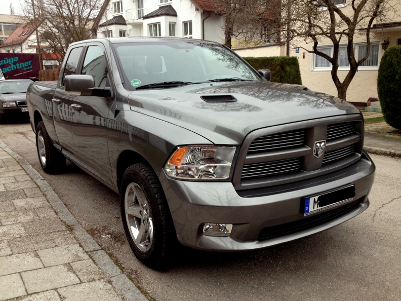 2_dodge_Vorne_seitlich.jpg