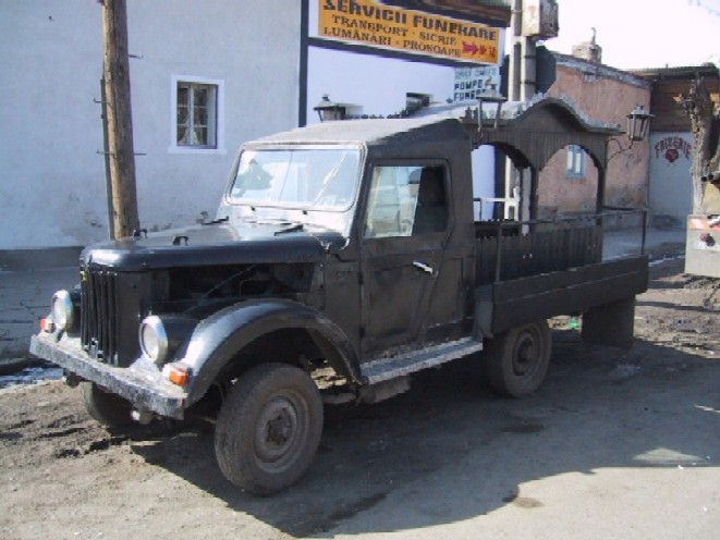 Leichenwagen ARO M461.jpg